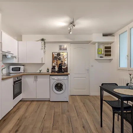 Cozy With Terrace In - Center Apartamento