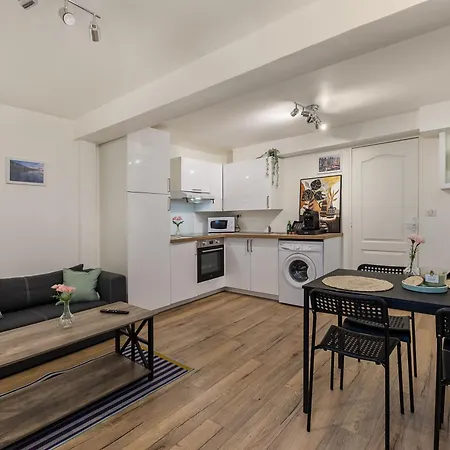 Apartamento Cozy With Terrace In - Center