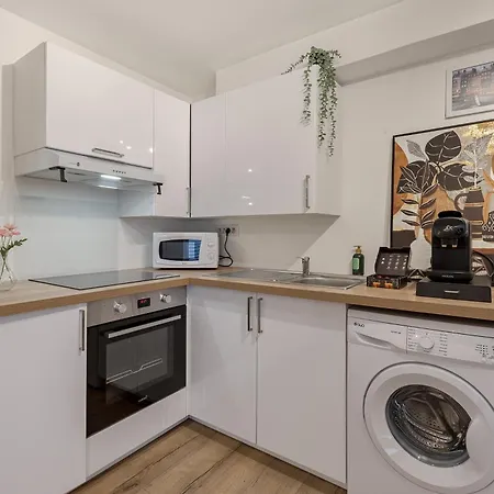 Apartamento Cozy With Terrace In - Center Ruan